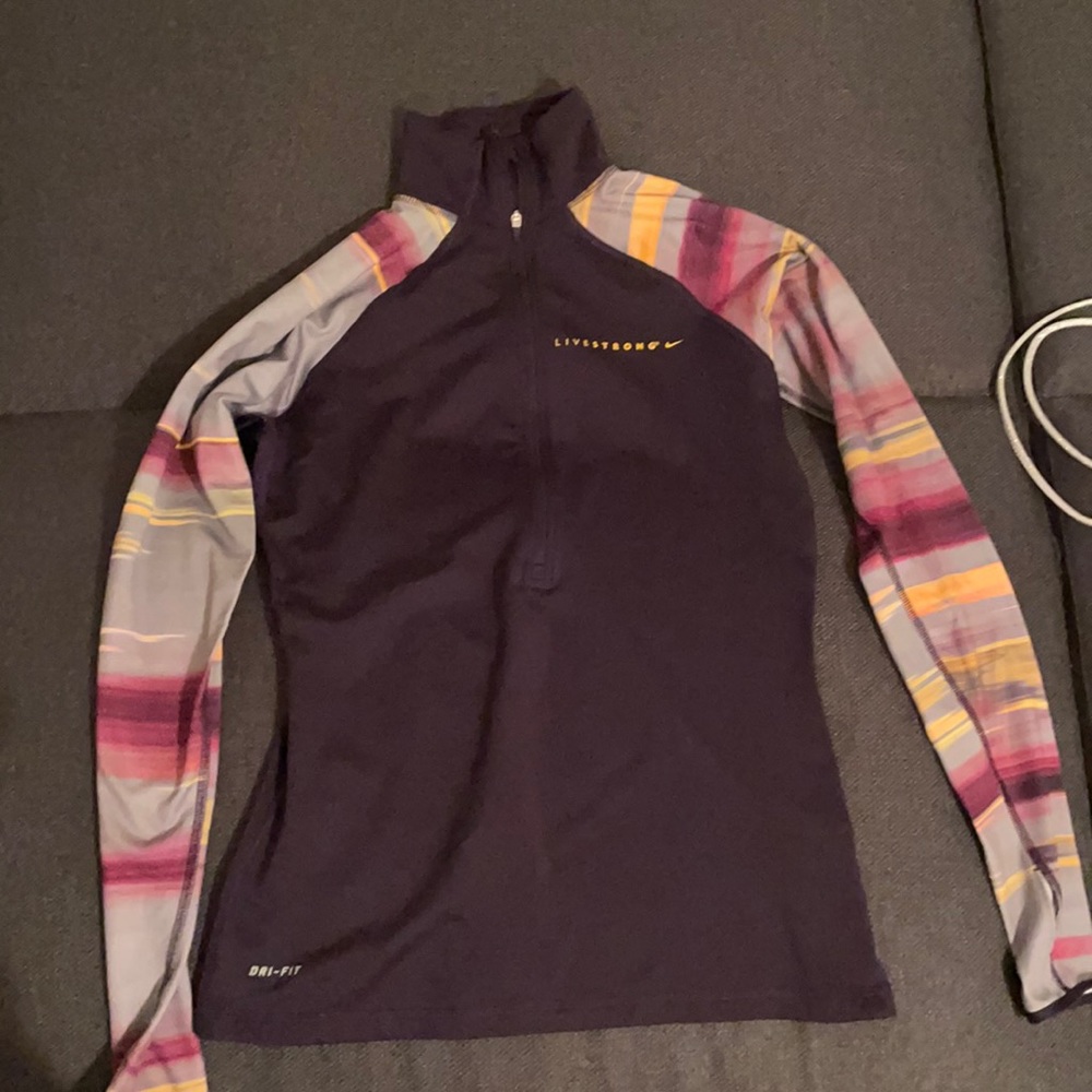 Nike pro live strong sweater